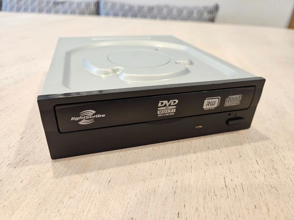 Lite-On iHAS424 DVD/CD Rewritable Drive iHAS424-98 Y - Black Bezel-Lightly Used - Image 1 of 4