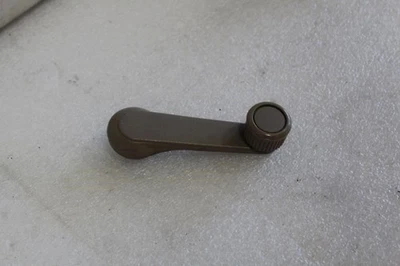 1989 1990 1991 1992 1993 1994 MAZDA MPV VAN WINDOW CRANK HANDLE BEIGE - Image 1 of 4