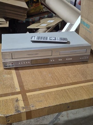 Philips DVP3150V/37 4 Cabeças Hi-Fi VCR/DVD Combo com Controle Remoto Universal Testado - Imagem 1 de 4