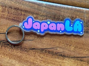 Nuovo portachiavi Japan LA glitter multicolore 4" x 1" - Foto 1 di 3
