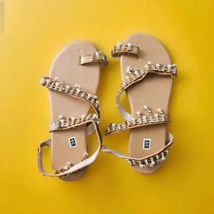 Women's Beach Wedding Summer Spring Sandals Pearls Toe Loop Sz 39 8 8.5 US - Picture 1 of 6