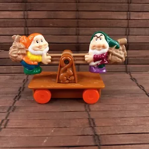 Schneewittchen glücklich und mürrisch auf Bergbau Triebwagen Disney McDonalds Zwerge - Bild 1 von 5