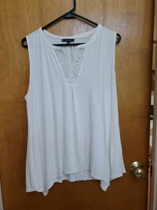 Adrianna Papell White Sleeveless Blouse Size XL Embroidered front v neck - Picture 1 of 2