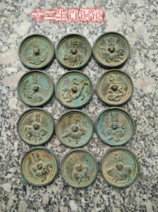 12 Stück Konvolut alte antike Tiere Bronze Spiegel chinesisches Sternzeichen Gedenk - Bild 1 von 3