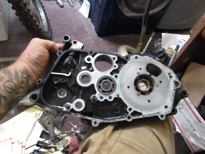 Cárter motor Kawasaki KS125 KE125 1974-79 R.H. 14002-1040-21 NUEVO DE STOCK Foto 1 de 4