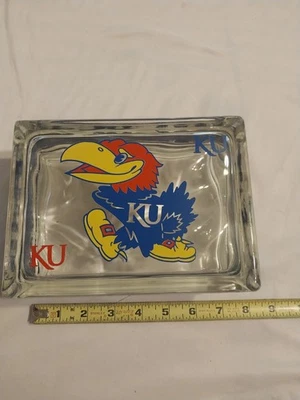 堪萨斯大学 KU 玻璃块带蓝丝带,伟人洞穴或她棚片 — 第 1/4 张图片