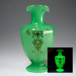 Vtg Asian Inspired Paneled Jadeite Uranium Glass Vase 10.5"h Iris Apfel **READ** - Picture 1 of 7