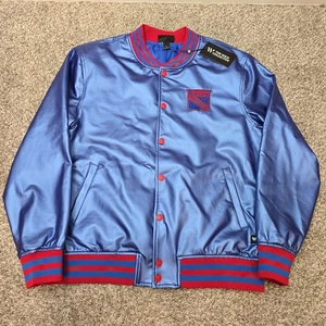Neu mit Etikett The Wild Colletive NY New York Rangers NHL Satin Bomberjacke Größe Large - Bild 1 von 8