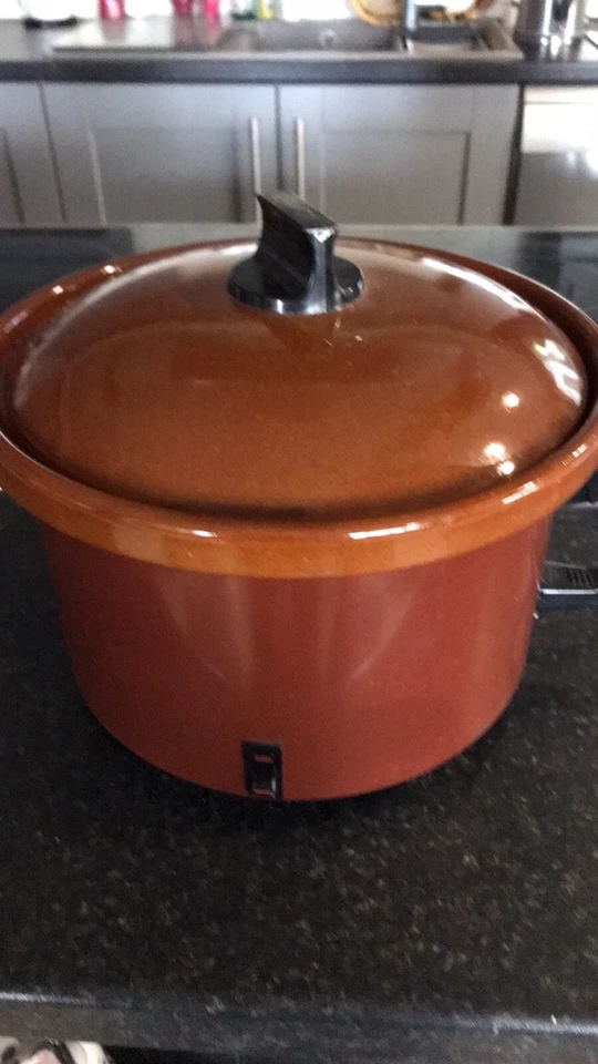 TOWER VINTAGE SLOW COOKER - IN GOOD WORKING ORDER - Image 1 of 1