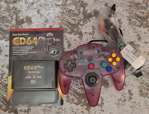 Nintendo 64 ED64 Plus Emulatore Cartuccia Dispositivo Salva Gioco MISC0304 con Controller - Foto 1 di 12