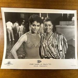 1983 Pressefoto Irene Cara & Debbie Allen on Fame Looks at Music TV Show - Bild 1 von 5