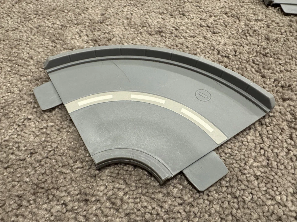 Hot Wheels World Vintage Raised Curb Curve Track Piece Part Light Grey, Clean - Image 1 of 1