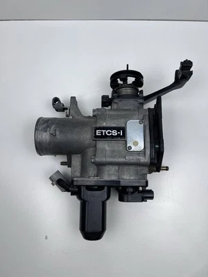 Conjunto de unidad de carrocería de acelerador genuino OEM 2001-2005 Lexus GS300 IS300 22030-46220 Foto 1 de 4