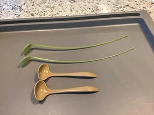 Lot of 4 Vintage Tupperware Gadgets 2 Tupper Tea Spoons #165 & 2 Cond Spoons 827 - Picture 1 of 5