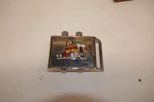 Vintage Oddball Gürtelschnalle mit Cabover Semi Truck mit 2 Tintenstiften drauf gemacht. - Bild 1 von 3