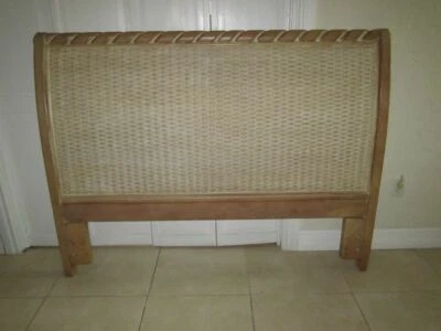 Cabecero cama trineo queen madera natural ratán inserción detalles tallados Foto 1 de 4