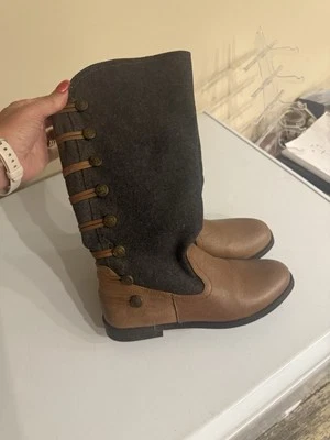 GB girls ( Gianni Bini) tall leather riding style boots. Never worn 4M - Image 1 of 4