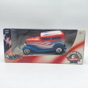 Hot Wheels Freedom Rides 1932 Ford Sedan Maßstab 1:24 limitierte Auflage rot, weiß & blau - Bild 1 von 8