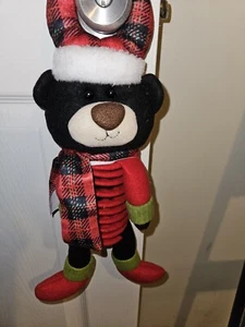 NEW CHRISTMAS BLACK BEAR PLAID SPRINGY DOOR KNOB HANGER ADIRONDACK CAMP - Bild 1 von 6