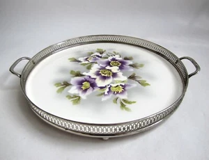 Ancien Plateau 32 cm en Faïence Décor fleurs Cerclage en Métal Ajouré - Bild 1 von 4