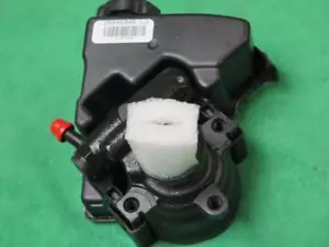 26046846 GM OE POWER STEERING PUMP 3.1L V6 1996 BUICK CENTURY OLDSMOBILE CIERA - Foto 1 di 1