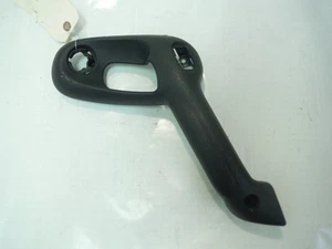 Saturn L300 2004 LE A/T V6 pasajero puerta trasera derecha tirador OEM 03 04 05  - Imagen 1 de 9