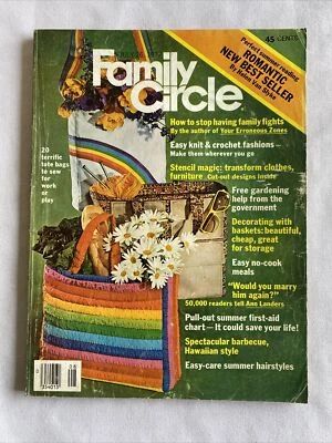 1977 July 26 Family Circle Magazine Easy Knit & Crochet Fashions (MH892) Foto 1 de 3