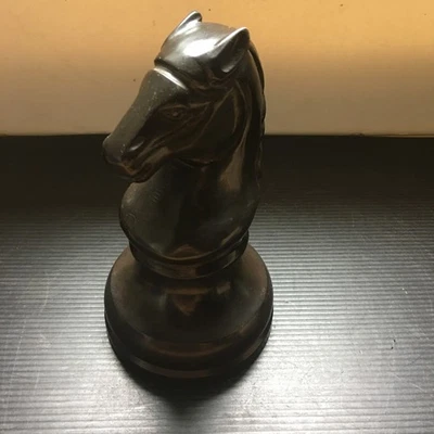 Pisapapeles estatua de caballero de ajedrez de bronce artesanal vintage de los años 60 7"H x3,75"D Foto 1 de 4