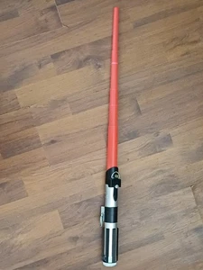 Hasbro Toy Star Wars 2015 Darth Vader rojo sable de luz desplegable - Imagen 1 de 5