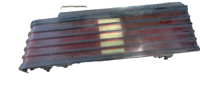 Conjunto de luz trasera lado izquierdo Pontiac J2000 Sunbird 1982-1986 Foto 1 de 4