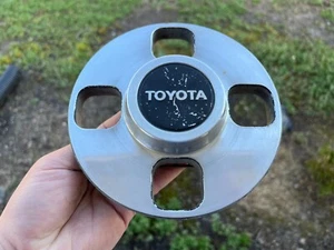 TOYOTA CORONA CELICA CRESSIDA OEM WHEEL CENTER CAP 1980 1981 1982 1983 1984 - Picture 1 of 3