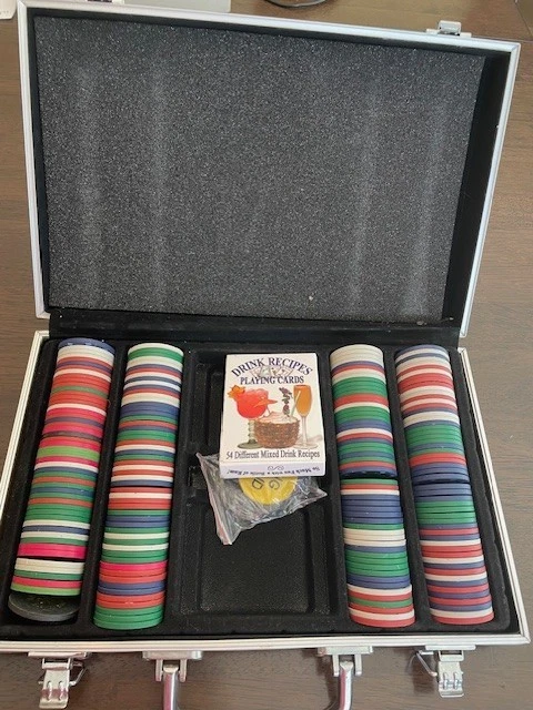 Cardinals Texas Hold 'Em Tournament Poker Set With Metal Case & Chips - Image 1 of 2