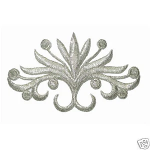 Aplique de cresta de floración bordada de hierro plateado Met - Imagen 1 de 1