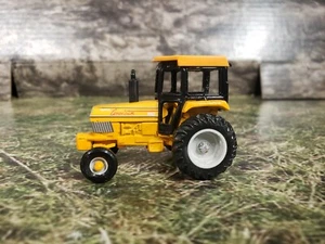 Tractor B Ertl American 60 amarillo escala S 1/64 - Imagen 1 de 6
