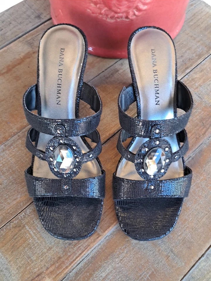Sandalias Dana Buchman para mujer 7M piel de serpiente negras punta abierta tacones informales excepcionales Foto 1 de 4