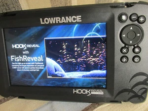 Lowrance Hook Reveal 7 TS, kein Wandler, hat Netzkabel, Halterung & Abdeckung - funktioniert - Bild 1 von 10