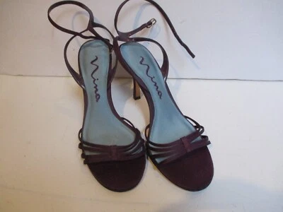 Sandálias formais com tiras no tornozelo "Nina" vinho - tecido Borgonha 2,75 "- tamanho 8 M - Imagem 1 de 4