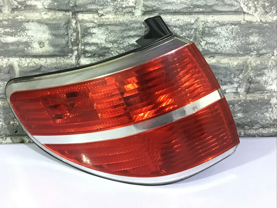 Luz trasera izquierda Saturn Outlook 2007-2010 (lado del conductor) OEM, COMPLETA Foto 1 de 4