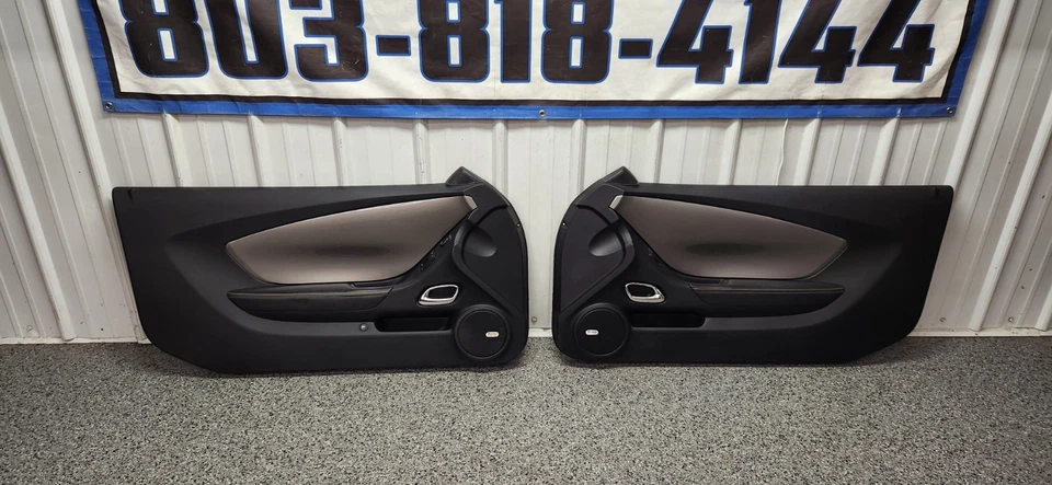 Chevrolet Camaro SS 2010-2015 juego de paneles de puerta diestros y diestros "insertos plateados" OEM Foto 1 de 4