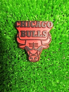 RARE VINTAGE 🟥⬛️ CHICAGO BULLS NBA COLLECTIBLE RUBBER MAGNET 🐃 - Picture 1 of 7