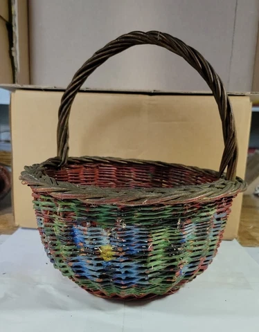 VINTAGE HANDPAINTED WOVEN WICKER EASTER DEEP BASKET Cover