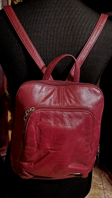 Pelle Studio Wilson's Cuero Rojo Profundo Ajustable Correas espaciosas interiores ranuras CC Foto 1 de 4