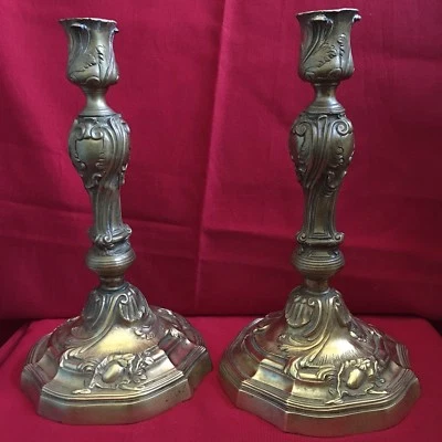 Ancienne paire de bougeoirs en Bronze - Photo 1/4