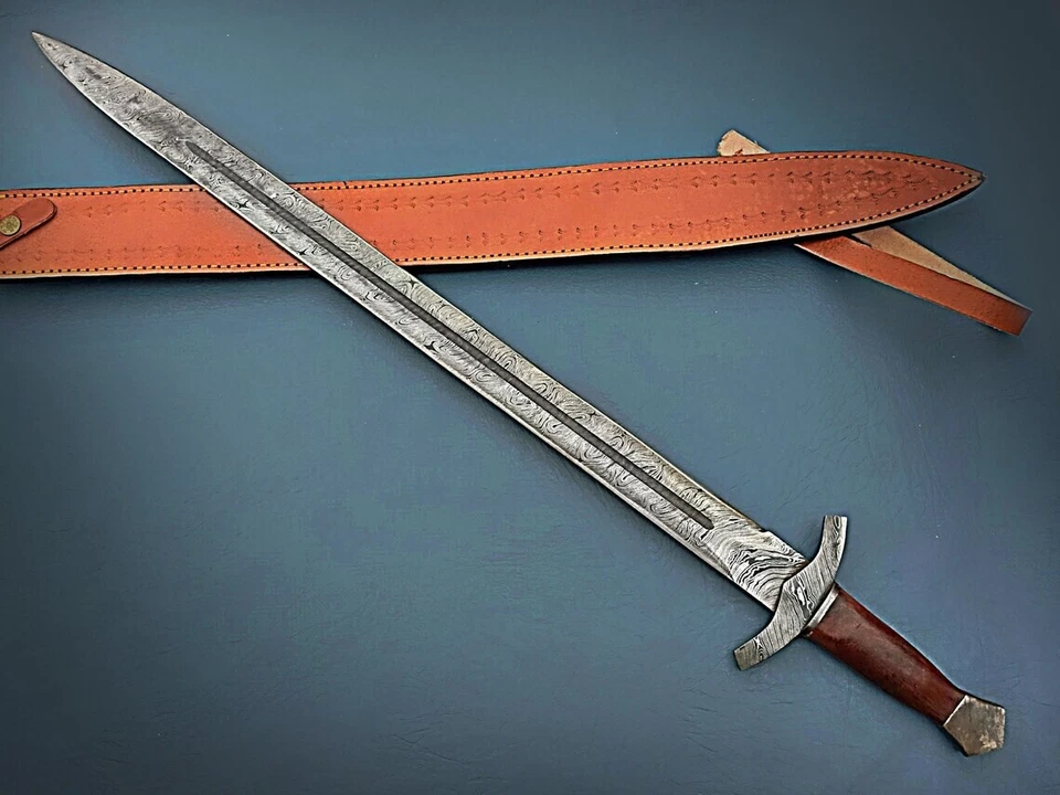 CUSTOM HANDMADE DAMASCUS STEEL BATTLE SWORD & LEATHER SHEATH - Image 1 of 3