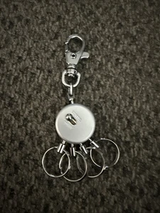 Schlüsselanhänger mit mehreren Ringen abnehmbar neu in Dose - Bild 1 von 10