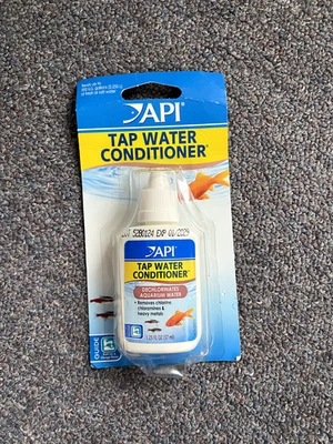 API TAP WATER CONDITIONER Aquarium Water Conditioner 1.25-Ounce Bottle - Image 1 of 4