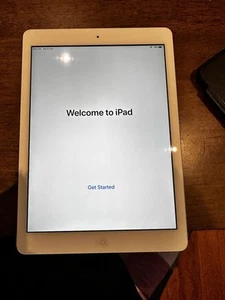 Apple iPad Air 1st Gen (silver) 9.7" Wi‑Fi – 16GB + Apple Smart Case- Preowned - Picture 1 of 5