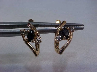 ESTATE 天然蓝色蓝宝石和钻石卡扣耳环 14K 黄金 — 第 1/4 张图片