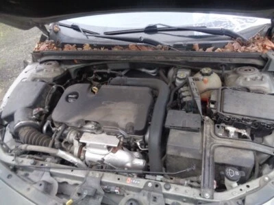 Used Deck Lid fits: 2017 Chevrolet Malibu w/spoiler incandescent lamps Grade A Foto 1 de 4