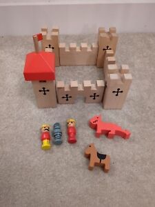 Wooden Toy Fort Includes King, Queen, Knight, Horse Dragon Flag & 9 Fort Pieces 